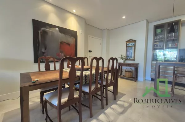 JURERÊ, 3 SUÍTES, EXCELENTE LOCALIZAÇÃO, A 200 METROS DA PRAIA