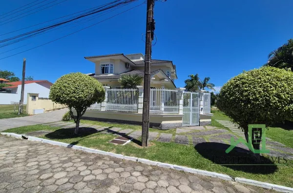 LOCAÇÃO TEMPORADA: JURERÊ, 4 DORMITÓRIOS, A 450 METROS DA PRAIA