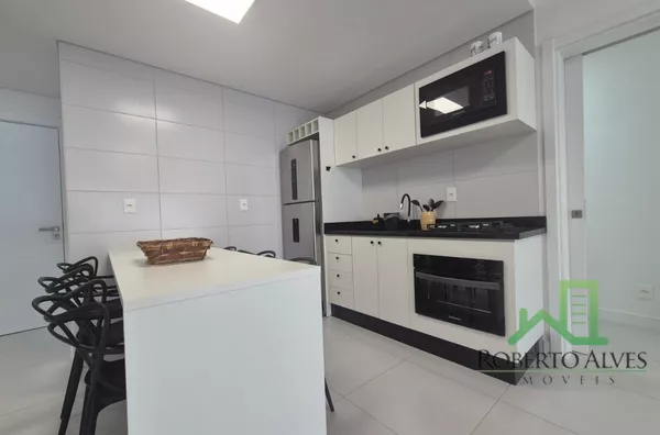 JURERÊ, 3 SUÍTES, A 200 METROS DA PRAIA