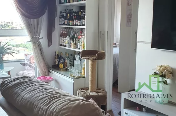 Ótimo apartamento com 2 dormitórios semimobiliado no Ipiranga (São José/SC)