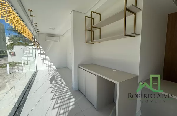 Sala/loja comercial de 57m² com garagem em Jurerê