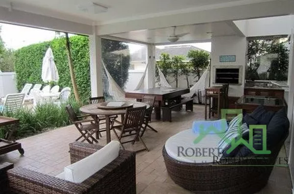 LOCAÇÃO TEMPORADA: JURERÊ, 6 DORMITÓRIOS, A 450 METROS DA PRAIA