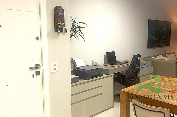 Apartamento em Jurerê – 2 Dormitórios (1 Suíte), Sacada com Churrasqueira e Hobby Box