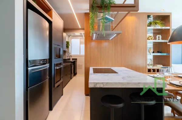 LOCAÇÃO TEMPORADA: JURERÊ, 2 DORMITÓRIOS (SENDO 1 SUÍTE), FINAMENTE MOBILIADO