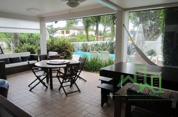 LOCAÇÃO TEMPORADA: JURERÊ, 6 DORMITÓRIOS, A 450 METROS DA PRAIA