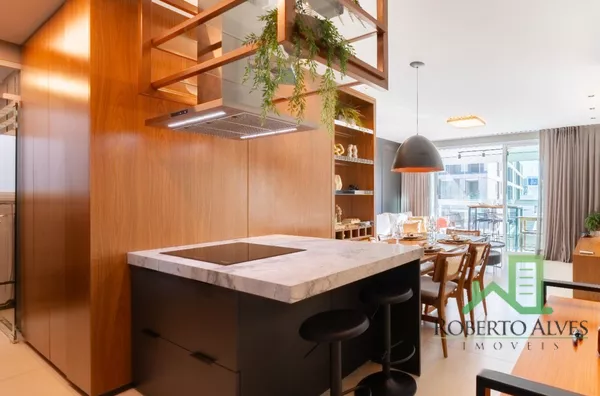 LOCAÇÃO TEMPORADA: JURERÊ, 2 DORMITÓRIOS (SENDO 1 SUÍTE), FINAMENTE MOBILIADO