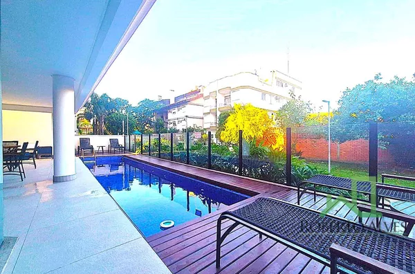 JURERÊ, 3 SUÍTES, EXCELENTE LOCALIZAÇÃO, A 200 METROS DA PRAIA