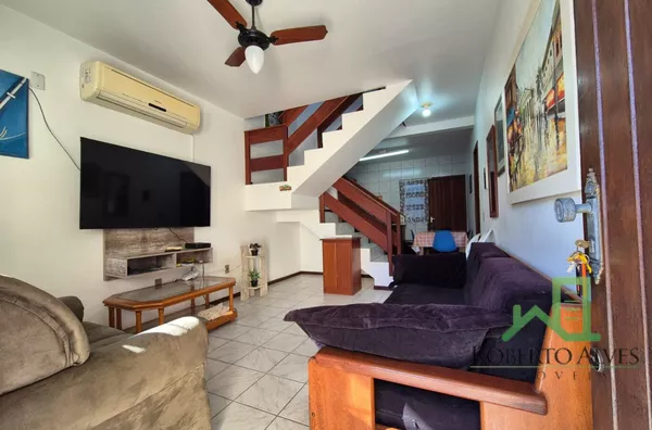 Sobrado em Residencial Fechado – Conforto e Praticidade em Jurerê Tradicional
