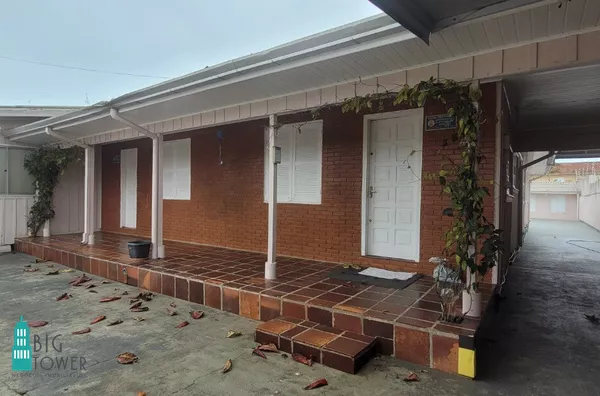 Casa Em Guaratuba a 4 Quadras do Mar, 5 Dormitórios, 4 banheiros, Terreno 640 m2