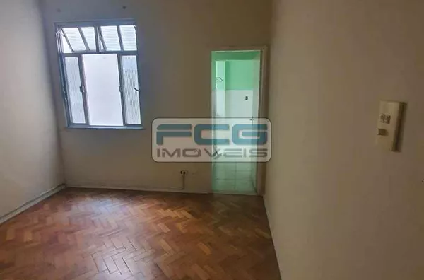 Apartamento amplo em Frente a Praça do Rink - Centro - Niterói - RJ