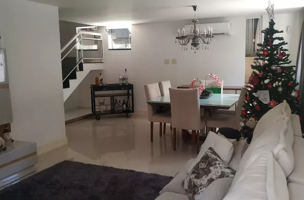 Casa Triplex com 300m², 4 quartos, suíte master, suíte com closet em São Francisco - Niterói - RJ
