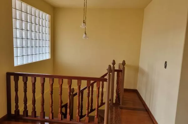 Casa triplex em estilo colonial com 2 quartos e 1 suíte em Braunes - Nova Friburgo - RJ - Foto 1