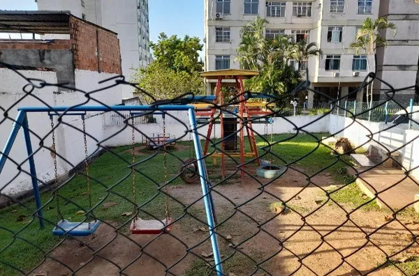 Casa alto padrão condomínio segurança 5 quartos e 5 banheiros e 4 salas, bem no coração de Itaipu