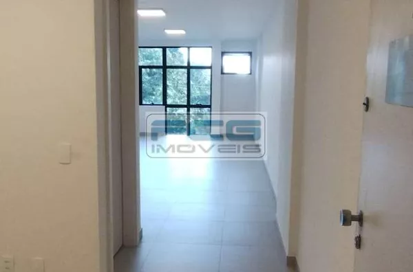 Sala Comercial com 33m² de frete para Praça do Rink no Centro - Niterói - RJ