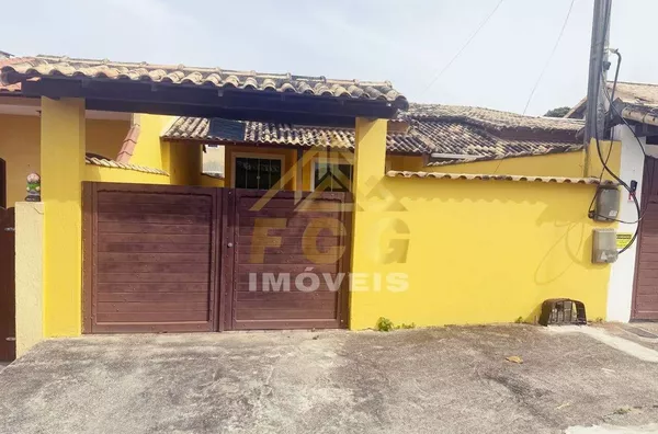 Excelente Casa com piscina e primeira quadra da Praia