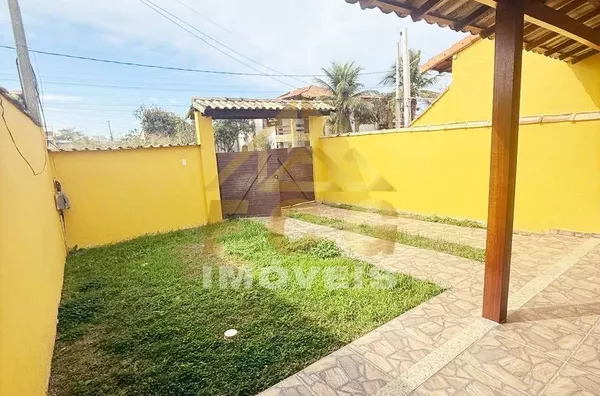 Excelente Casa com piscina e primeira quadra da Praia