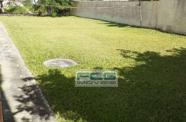 Casa Duplex com 700m², 4 quartos sendo 1 suíte piscina em Cabo Frio - RJ