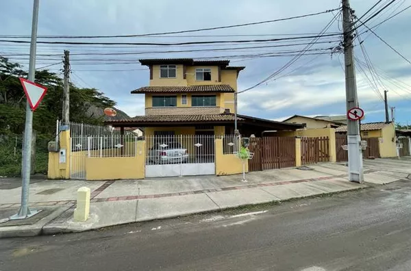 Prédio triplex com 400m² de Terreno e 3 casas em Itaipu - Niterói - RJ - Foto 4