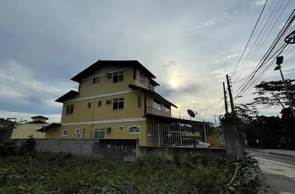 Prédio triplex com 400m² de Terreno e 3 casas em Itaipu - Niterói - RJ - Foto 2