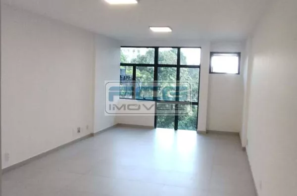 Sala Comercial com 33m² de frete para Praça do Rink no Centro - Niterói - RJ