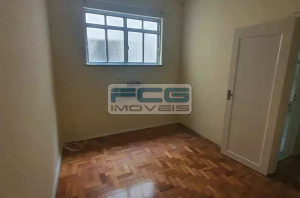 Apartamento amplo em Frente a Praça do Rink - Centro - Niterói - RJ