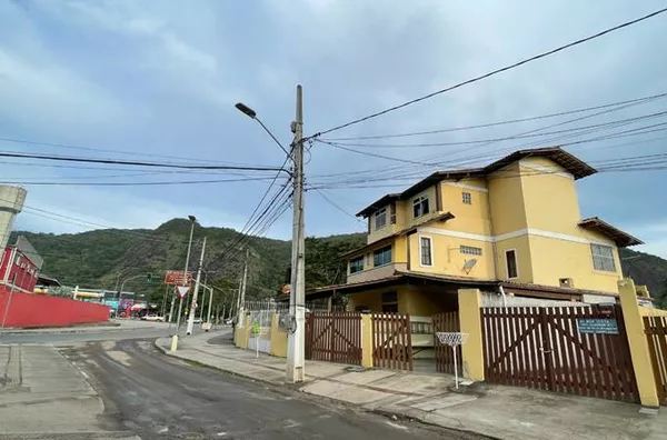 Prédio triplex com 400m² de Terreno e 3 casas em Itaipu - Niterói - RJ - Foto 5