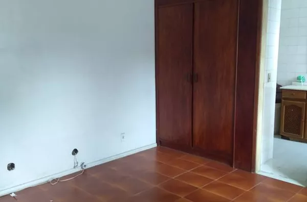 Casa com 260m² e quartos (sendo 1 suíte) + edícula com 4 quartos sendo 2 suítes em Icaraí - Foto 2