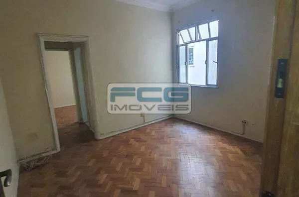 Apartamento amplo em Frente a Praça do Rink - Centro - Niterói - RJ