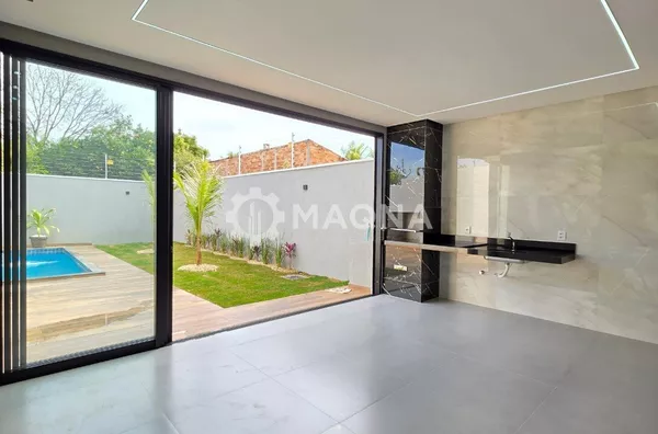 Casa Térrea 3 suítes de Alto Padrão à Venda em Senador Canedo/GO