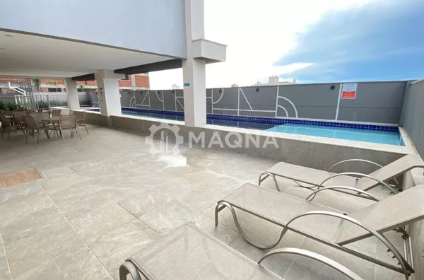 Solarium e Piscina