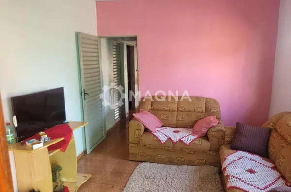 Casa para venda, na Av. Leste Oeste, próximo à Cidade Jardim, Goiânia