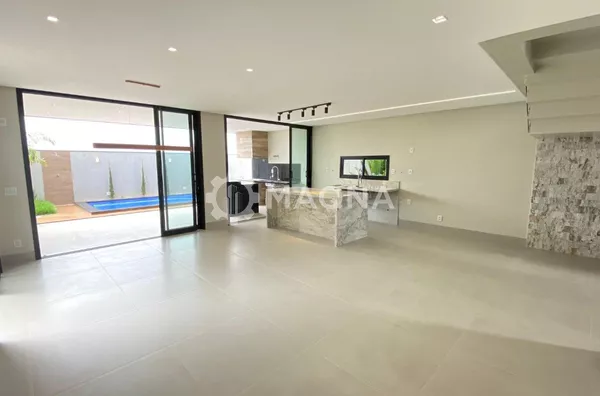 Casa com 3 suítes à venda no Jardins Capri