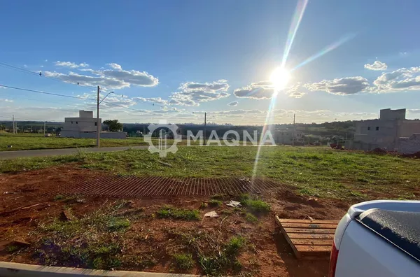 Lote com 420m² à venda no Jardins Parma