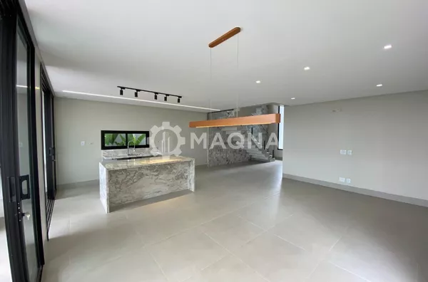 Casa com 3 suítes à venda no Jardins Capri