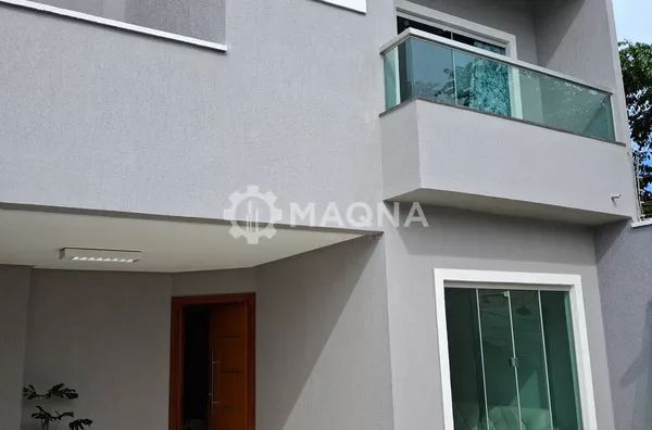 Oportunidade! Sobrado 03 quartos sendo 1 suíte com varanda à venda, Setor Faiçalville, Goiânia