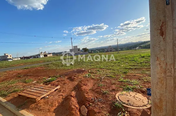 Lote com 420m² à venda no Jardins Parma