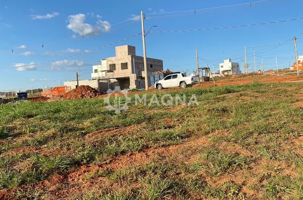 Lote com 420m² à venda no Jardins Parma
