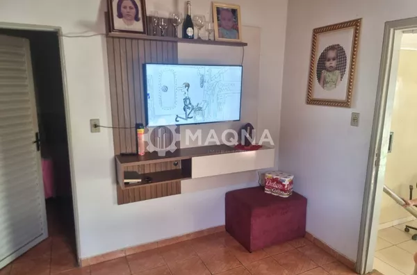 Casa para venda, na Av. Leste Oeste, próximo à Cidade Jardim, Goiânia