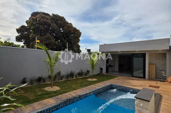 Casa Térrea 3 suítes de Alto Padrão à Venda em Senador Canedo/GO