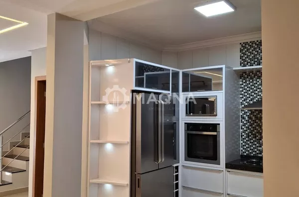 Oportunidade! Sobrado 03 quartos sendo 1 suíte com varanda à venda, Setor Faiçalville, Goiânia