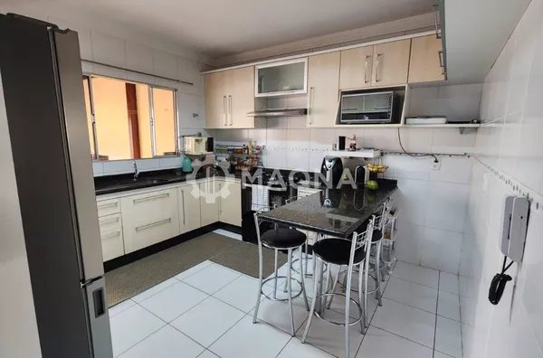 Sobrado para , 4 quarto(s),  Jardim Atlântico, Goiânia