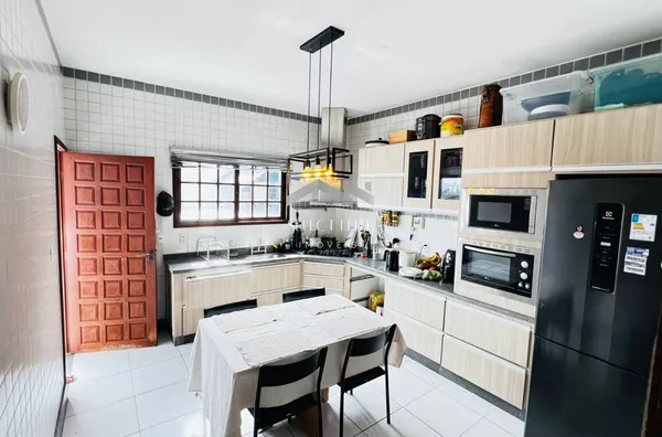 Sobrado para aluguel, 6 quarto(s),  Itacorubi, Florianópolis