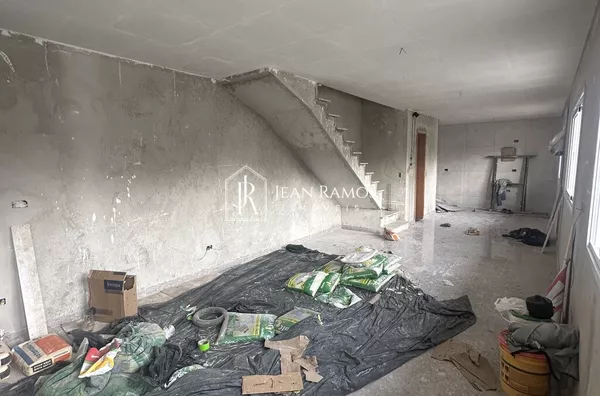 Amplo Sobrado de frente para a rua  para venda,  Alto Boqueirão, Curitiba - Foto 4