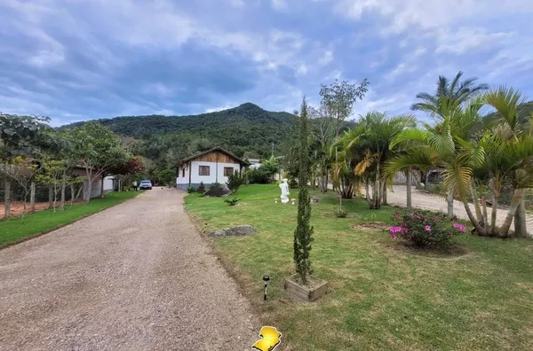 Chácara Mobiliada com 2.500m² em Areias de Baixo – R$ 1.250.000