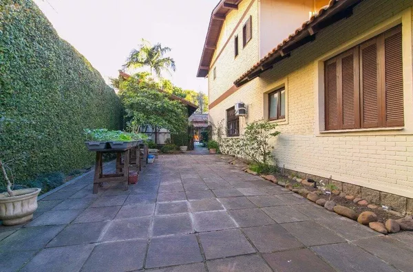 Casa 4 Quartos na Zona Alta da Tristeza – Porto Alegre –  4 Vagas de Garagem e Piscina. - Foto 21