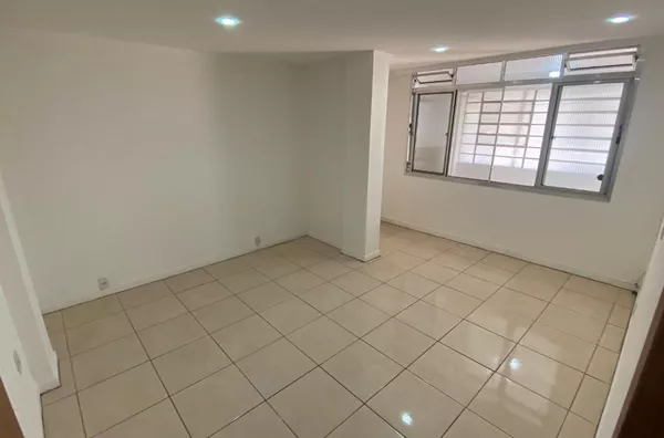 Apartamento à Venda com 3 dormitórios e vaga no bairro Praia de Belas — 390 mil - Foto 10