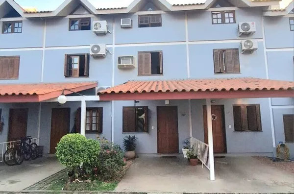 Sobrado em Condomínio Fechado – Bairro Camaquã - 3 dormitórios e vaga de garagem!
