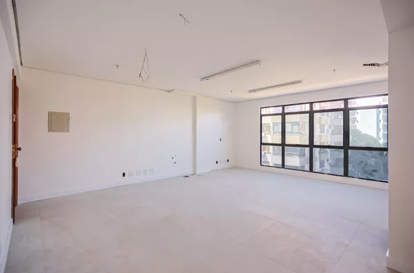 Sala Comercial no Edifício Austin – Av. Carlos Gomes | Porto Alegre – 100m² Privativos - Foto 1