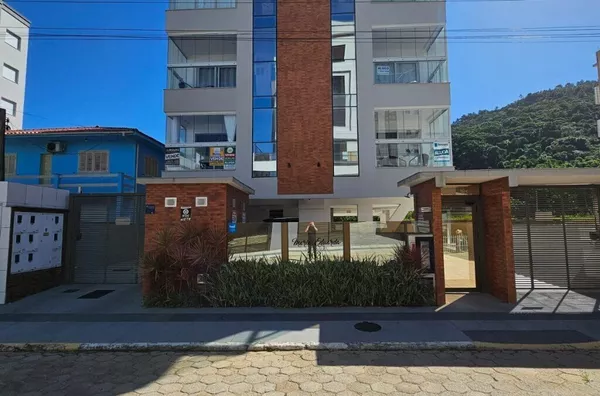Cobertura de Luxo com Jacuzzi e Vista Mar – 3 Dorms, Mobiliada, a 200m da Praia de Palmas
