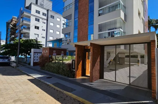 Cobertura de Luxo com Jacuzzi e Vista Mar – 3 Dorms, Mobiliada, a 200m da Praia de Palmas